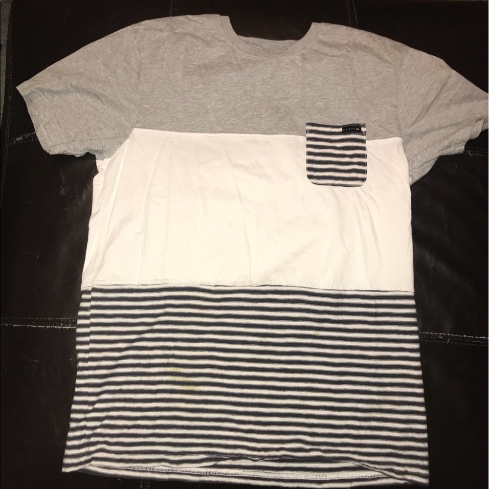Rusty short sleeve pocket tee.